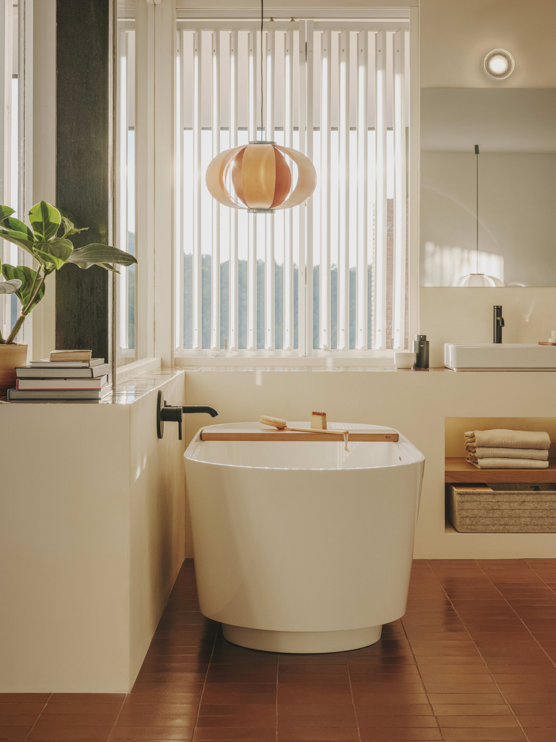 Овальная ванна в центре комнаты в Stonex® Roca Tura ARCH-00058759 - Вид №21