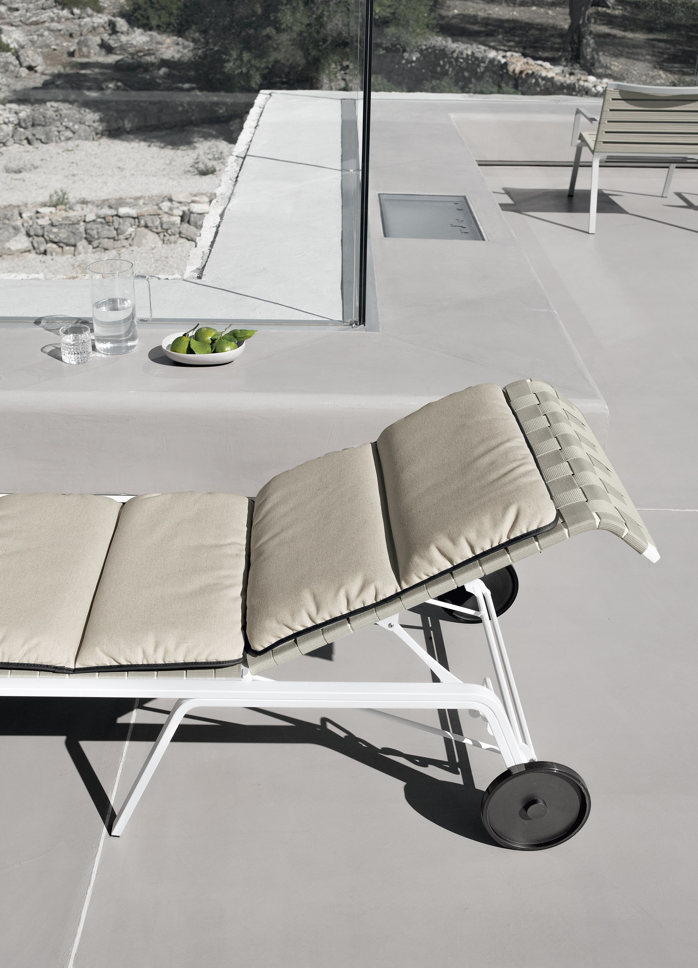 Прямоугольная однотонная подушка для наружного применения Kristalia Lips ARCH-00115312 - Вид №7