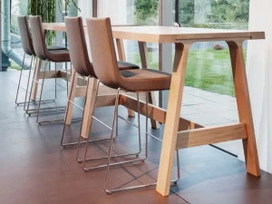 Montis Высокий табурет из ткани со спинкой Jim