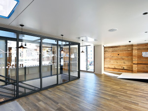 Натяжной потолок из ПВХ для помещений с кондиционером