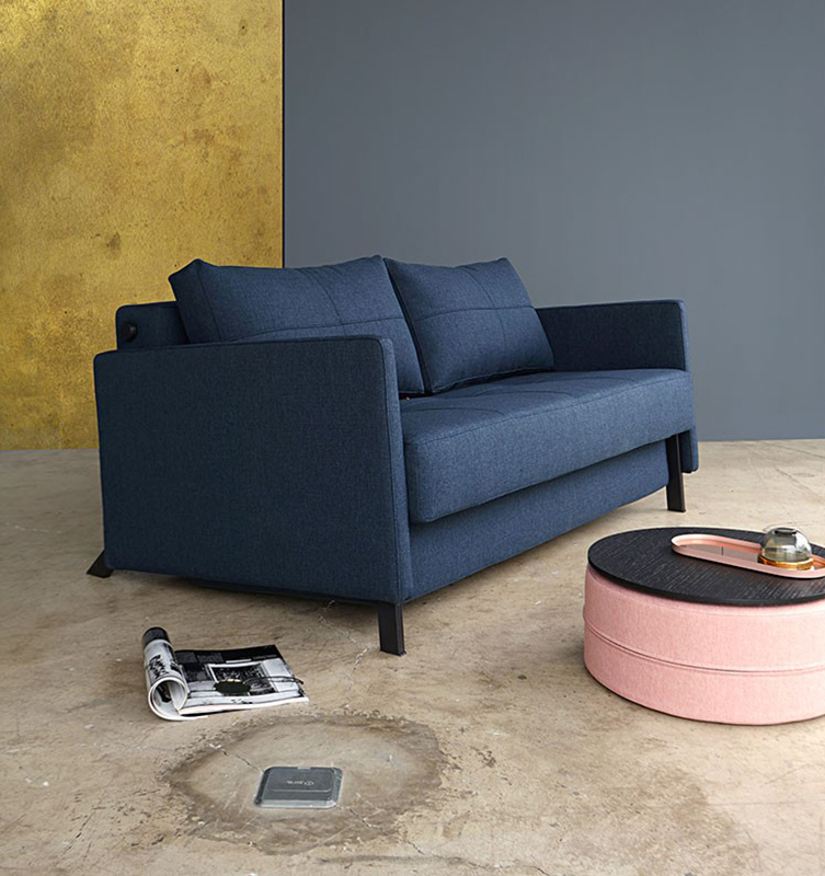 Диван Cubed 140 с подушками, подлокотниками Rests и черными ножками, синий Innovation Living CUBEDS4 - Вид №1