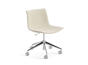 Офисное кресло из полипропилена с 5 спицами и колесами