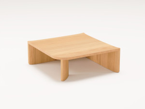 Низкий квадратный журнальный столик из дуба