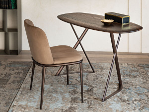 Деревянный письменный стол