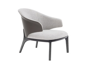 Тканевое кресло с подлокотниками