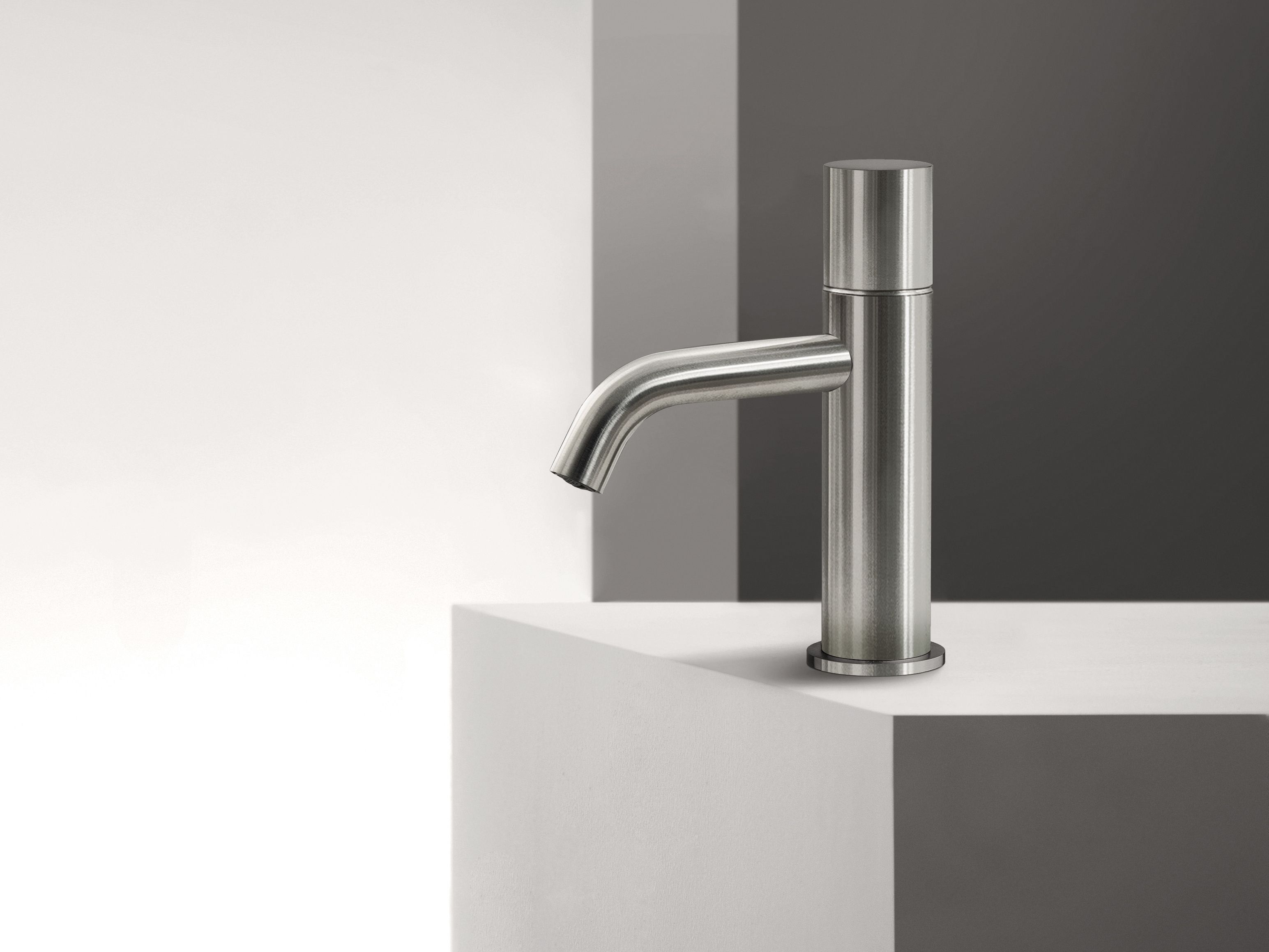 Однорычажный смеситель для раковины с ограничителем расхода Fantini Rubinetti NOSTROMO SMALL ARCH-00045430