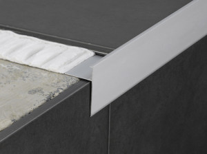 Профиль защитного выступа