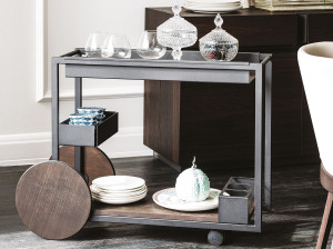 Тележка для еды из стали и дерева