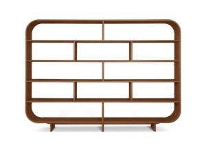 Деревянный книжный шкаф