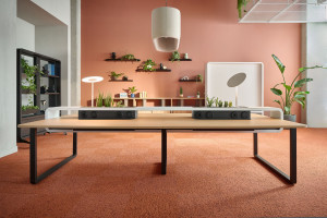 Прямоугольный стол для совещаний с электрической розеткой