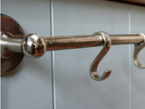 Металлическая вешалка для полотенец