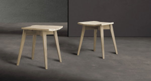 Деревянный низкий стул