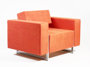 Кресло с подлокотниками