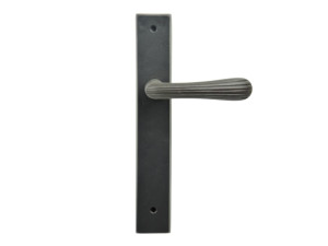 Бронзовая ручка на пластине