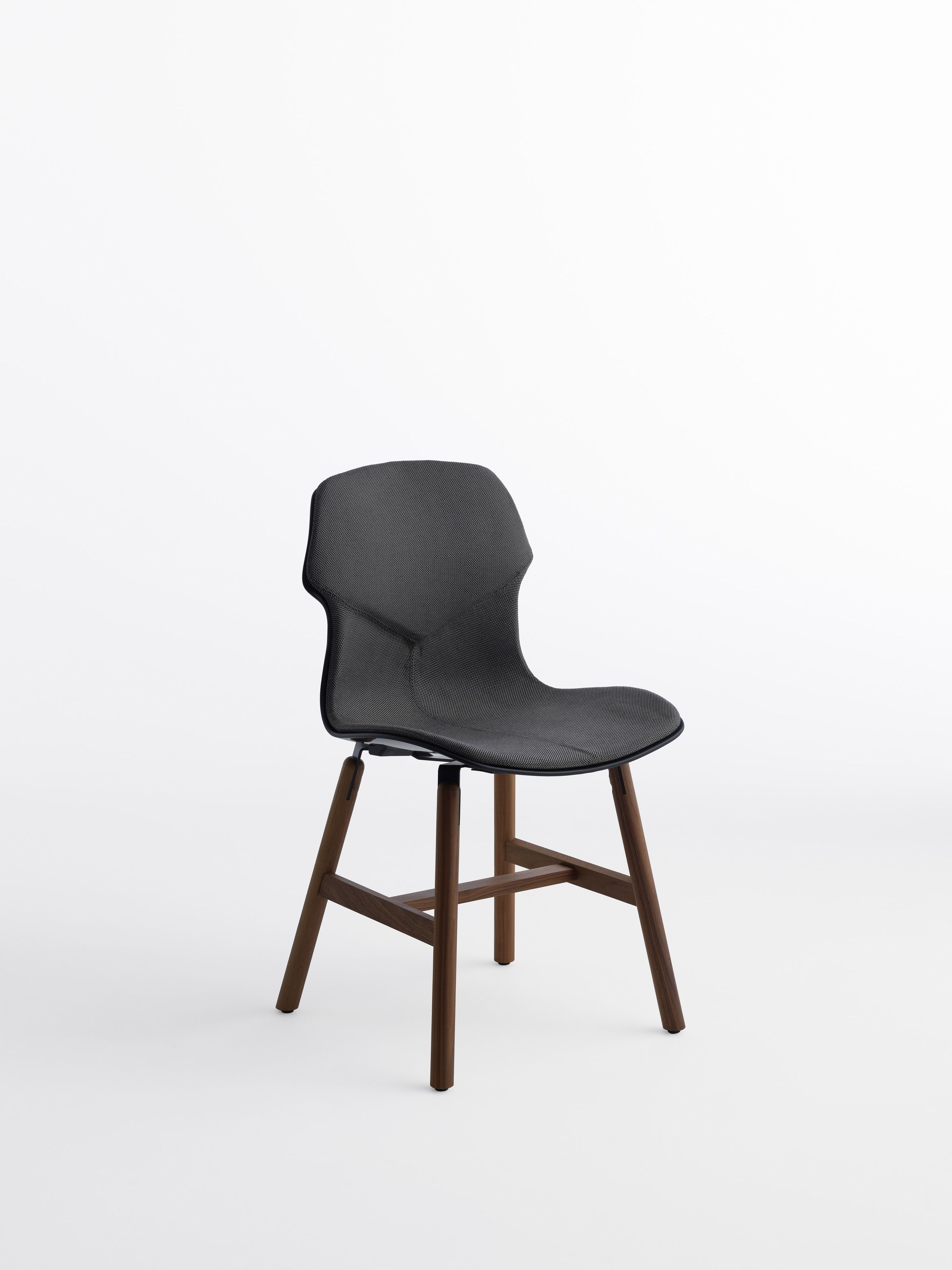 Мягкий стул спереди из ткани или кожи с деревянными ножками Casamania & Horm стерео ARCH-00007918 - Вид №1