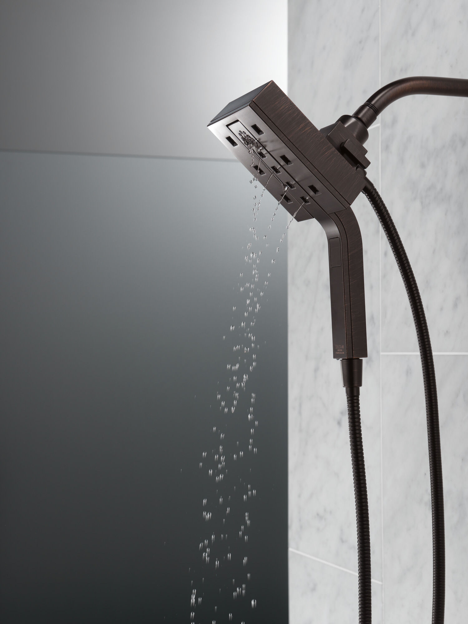 58473-RB H2Okinetic® In2ition® Душ два в одном с 4 настройками Delta Faucet Universal Showering Венецианская бронза  - Вид №18