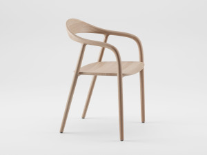 Стул из массива дерева с подлокотниками