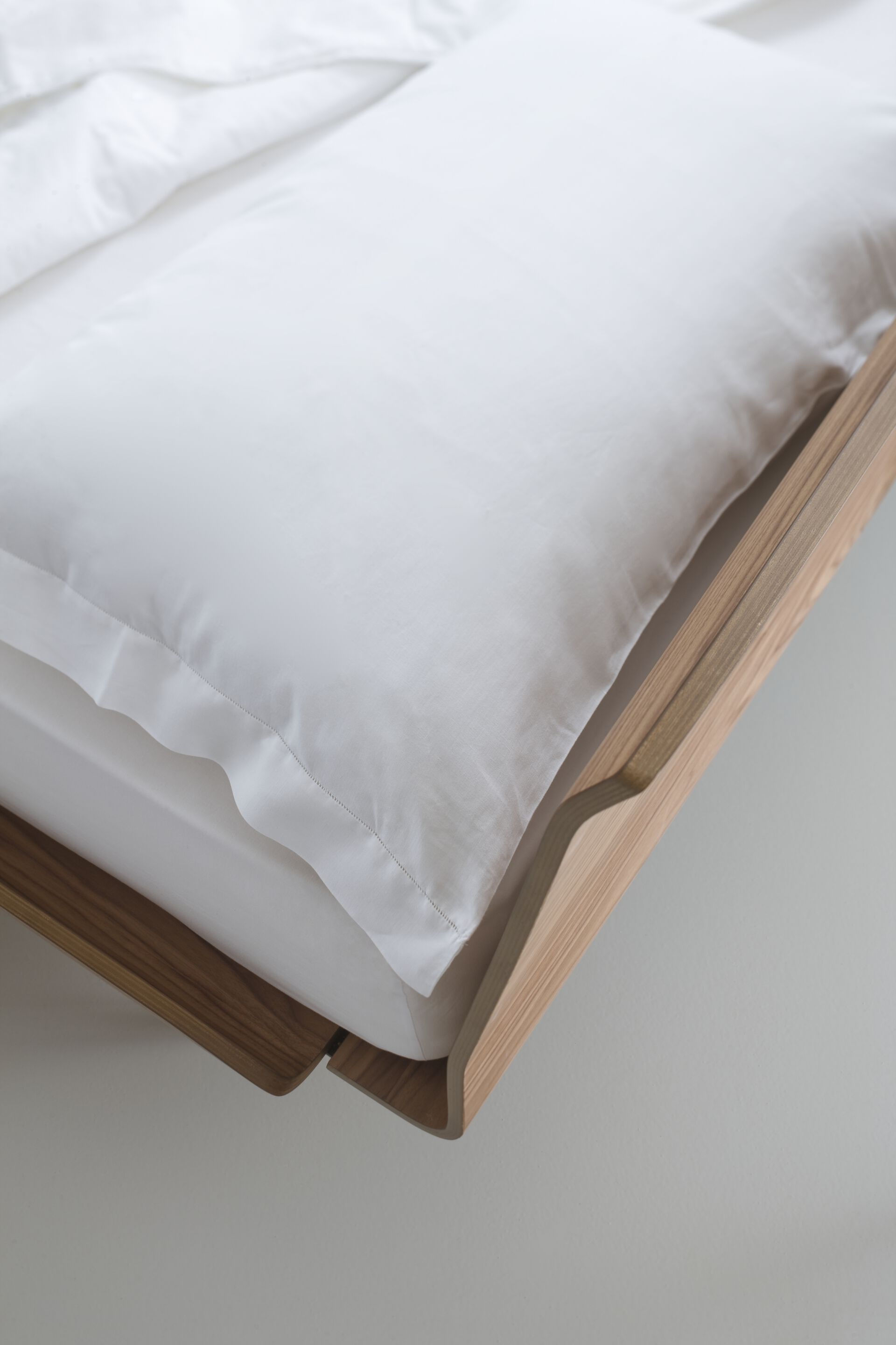 Двуспальная кровать с изогнутыми деревянными элементами isOnAir Bertoncini ARCH-00072243 - Вид №4