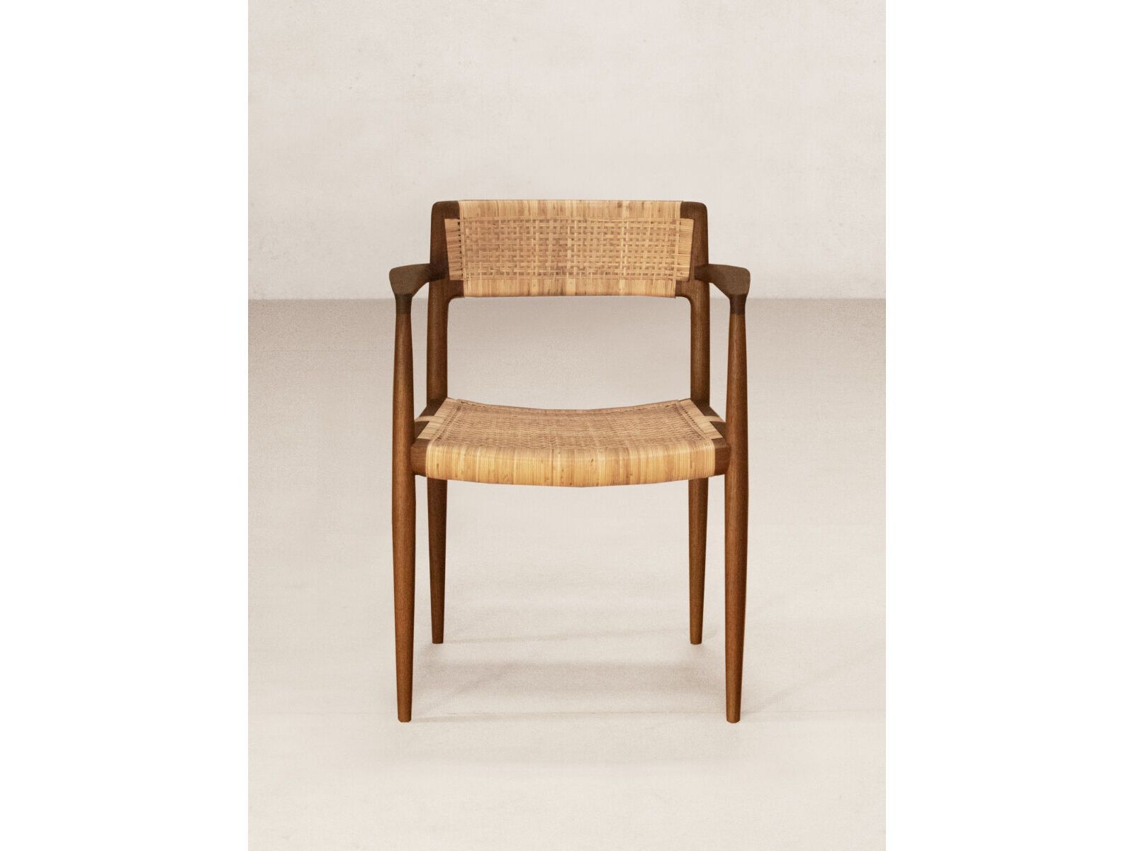 Стул из тикового дерева с подлокотниками Phantom Hands Tangāli ARCH-00050472