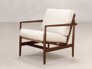 Тканевое кресло с подлокотниками