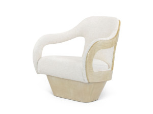 Тканевое кресло с подлокотниками