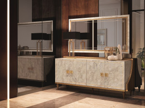 Шкаф с распашными дверями