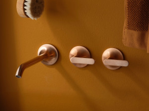 Настенный смеситель для раковины с 3 отверстиями