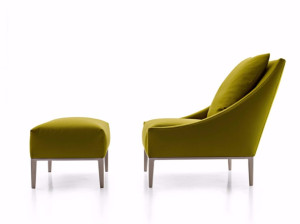 Тканевое кресло с подставкой для ног