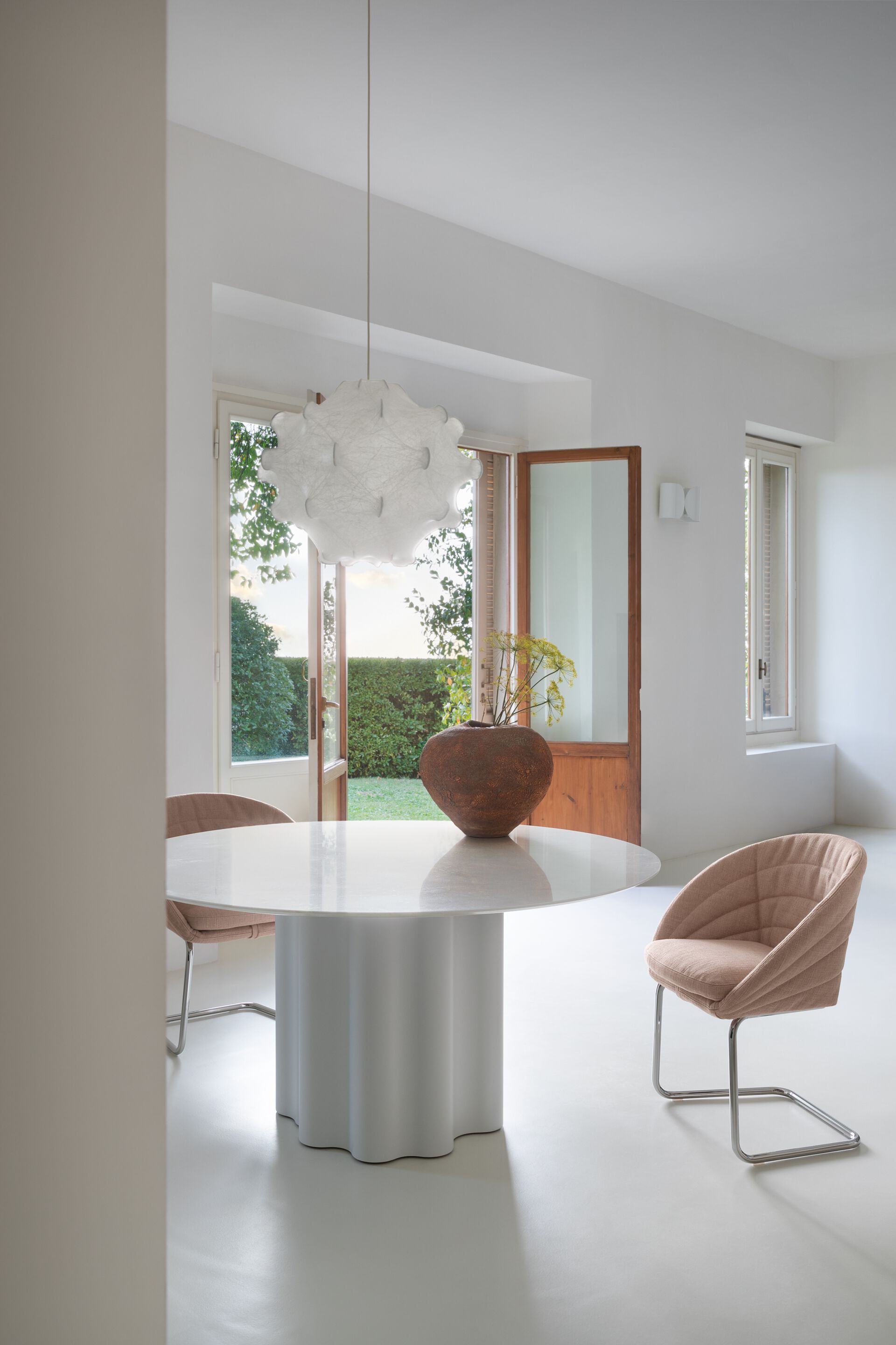 Круглый стол с полиуретановым основанием и мраморным верхом Saba Italia Волшебный театр ARCH-00119425 - Вид №3