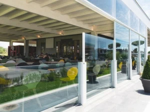 Protezioni Экран с вертикально раздвижными стеклянными панелями Pareo