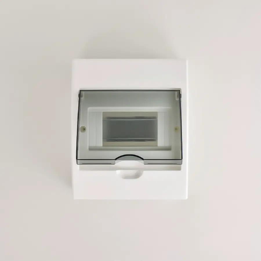 LUXRAY Бокс с прозрачной крышкой ЩРН-П-6 для наружной установки 6-и модульных устройств LEZARD 731-2000-006