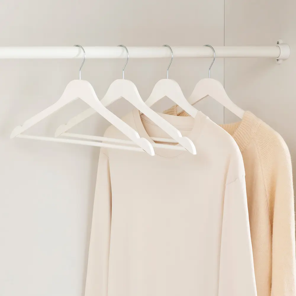 Деревянные плечики Konsensa белые с перекладиной для бережного хранения одежды 89396133 STLM-1574680 - Вид №4