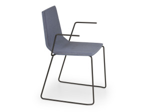 Кресло с подлокотниками со встроенной подушкой