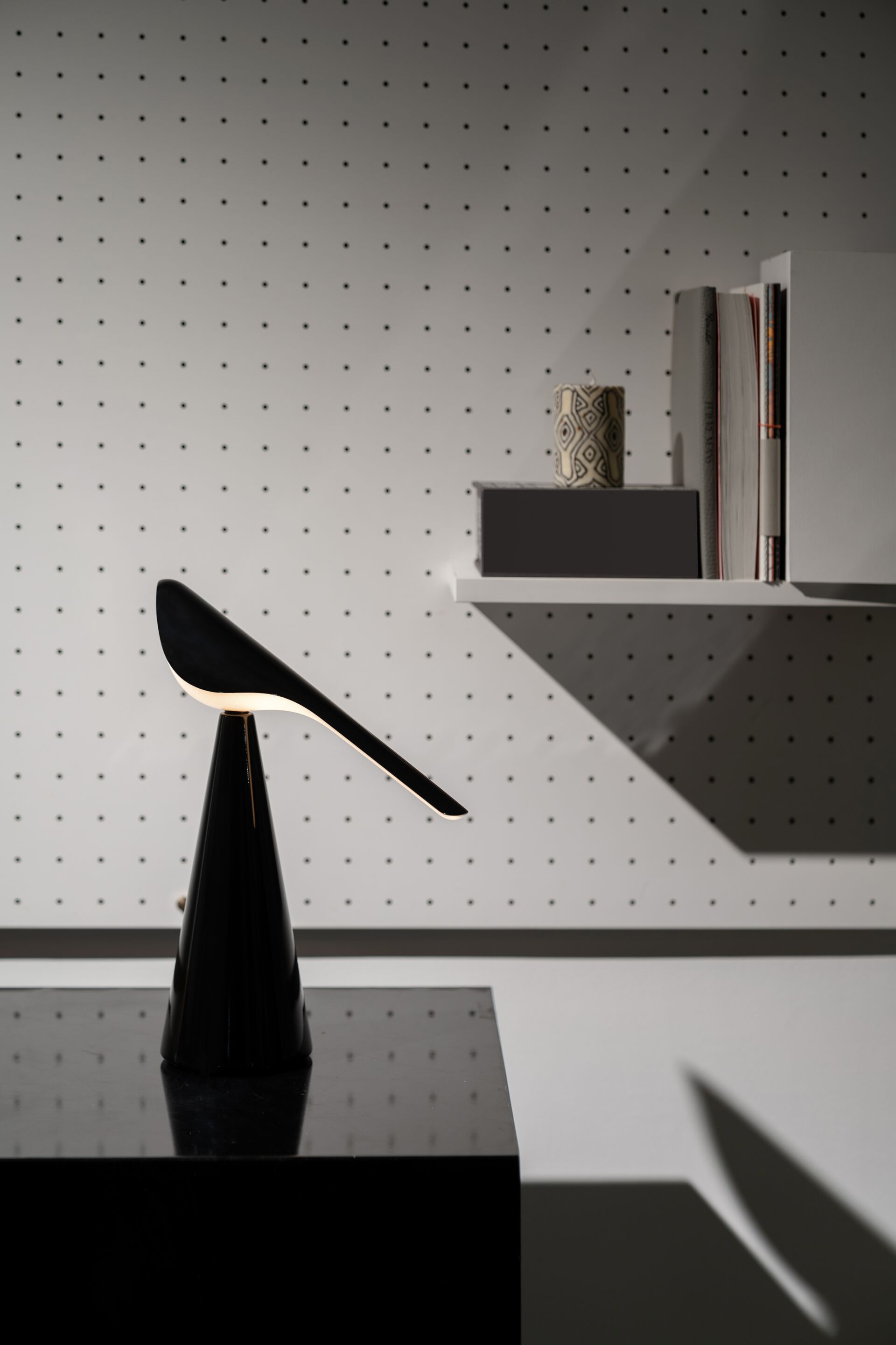 Алюминиевая светодиодная настольная лампа Established&Sons TIKI ARCH-00145932 - Вид №31