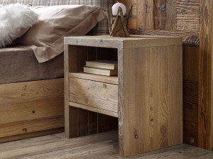 Деревянная прямоугольная тумбочка с ящиками