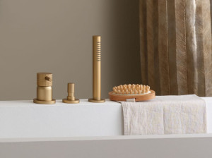 Смеситель для ванны с ручным душем