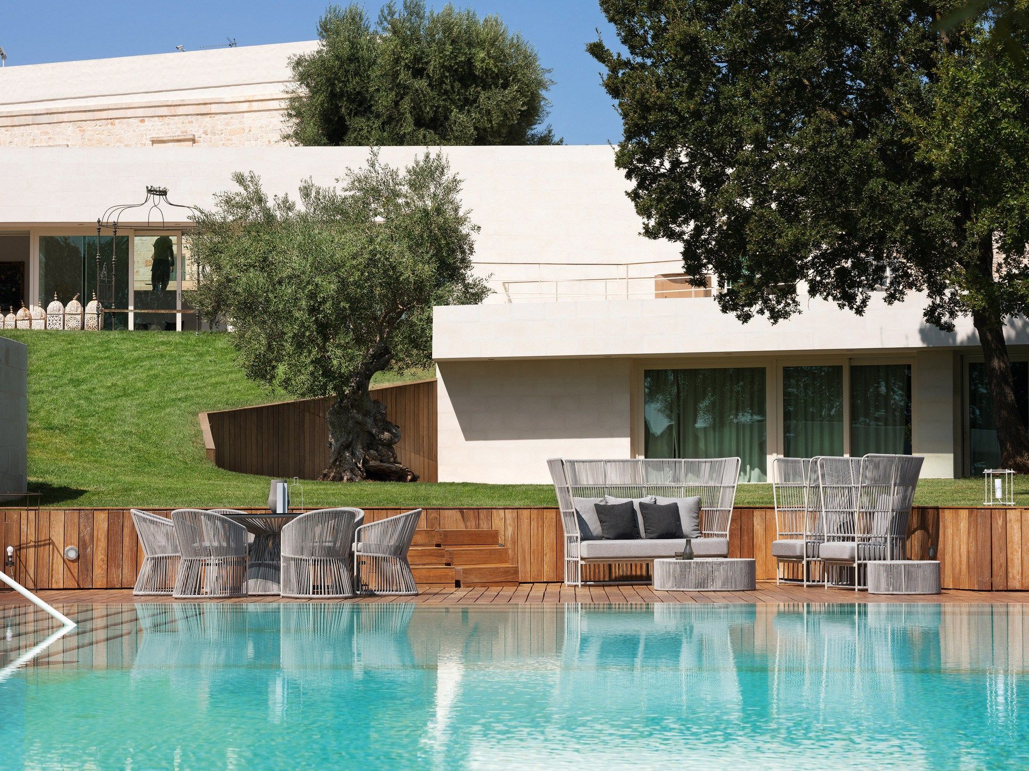 Круглый стол из синтетического волокна со стеклянной столешницей Varaschin Tibidabo ARCH-00052171 - Вид №1