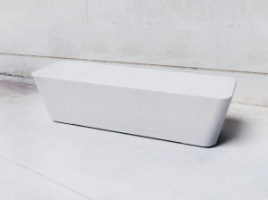 Бетонная скамья без спинки