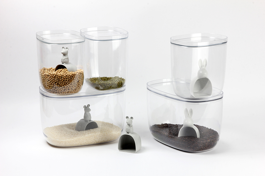 QL10326-CL-GY Контейнер с мерной ложкой lucky mouse 3,5 л Qualy  - Вид №4