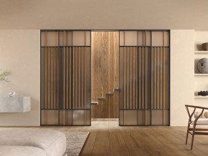 Система раздвижных дверей из стекла и алюминия