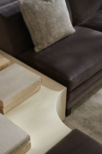 Низкий журнальный столик