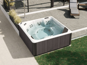 Мини-бассейн с гидромассажем на 6 + 1 мест