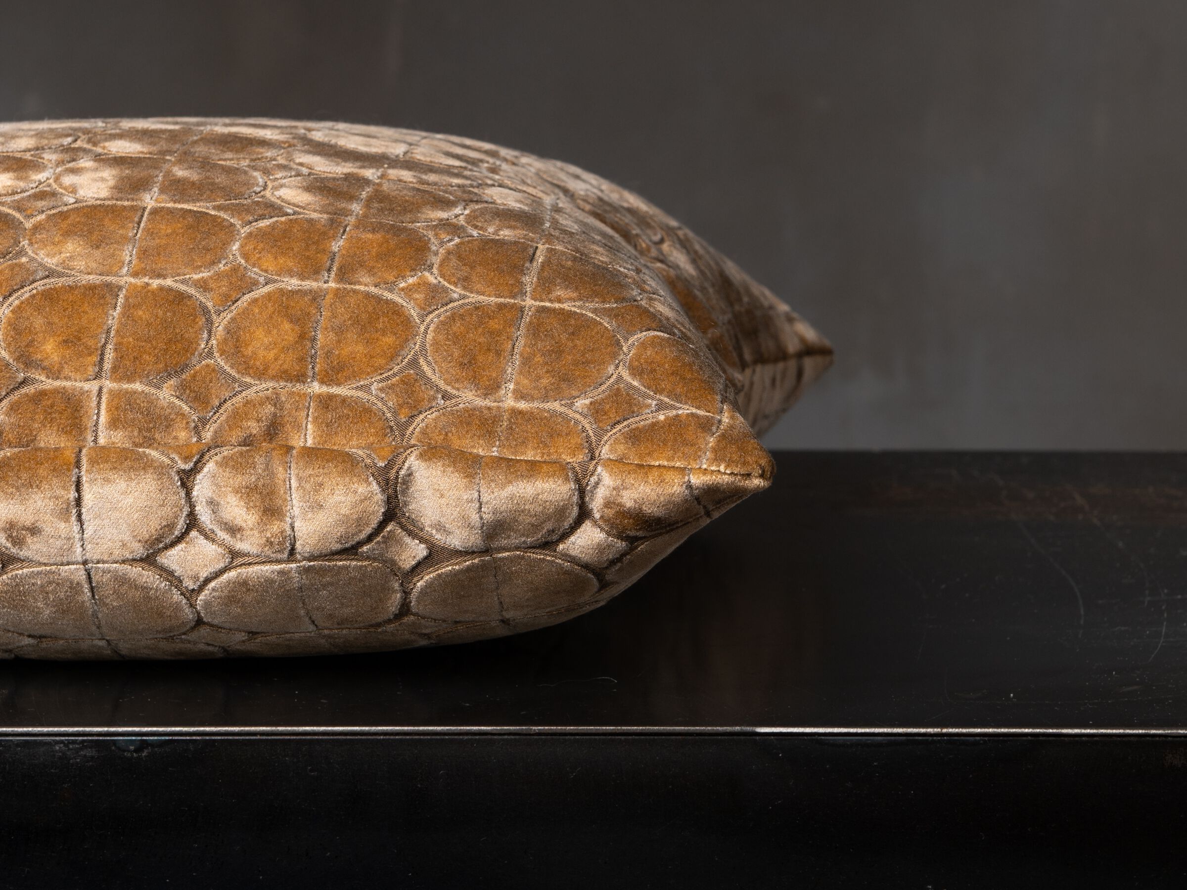 Бархатная квадратная подушка The House of Lyria ANAIS ARCH-00126625 - Вид №2