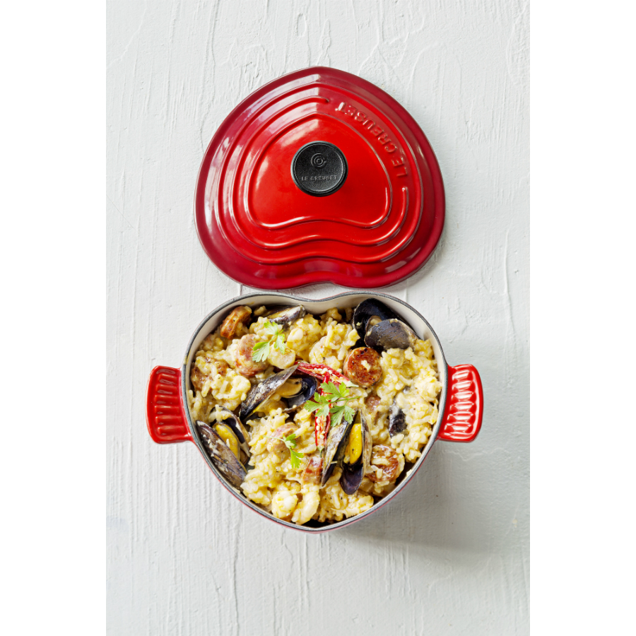 Кастрюля чугунная в форме сердца Le Creuset, Ø20 см, вишневая 25105020602460 - Вид №4