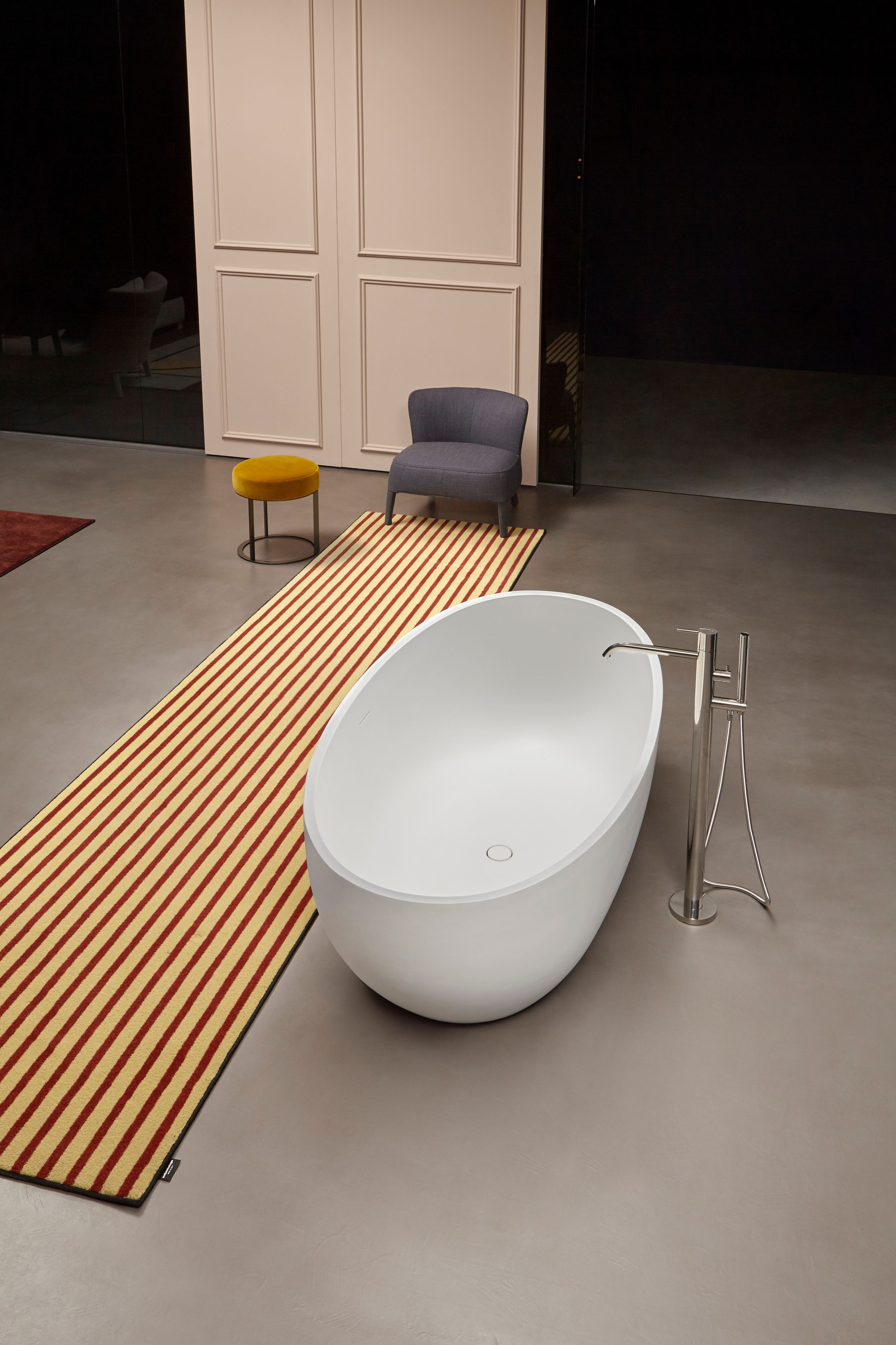 Овальная ванна в центре комнаты в Flumood® Antoniolupi REFLEXLIGHT ARCH-00134929 - Вид №2