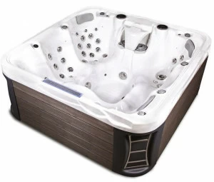 Gruppo Geromin Квадратный мини-бассейн с гидромассажем Peakline