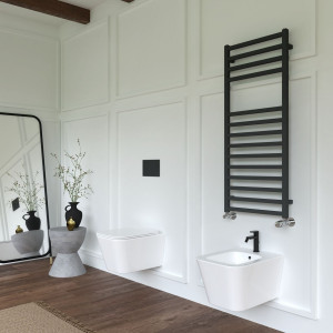 Настенный стальной полотенцесушитель с горячей водой