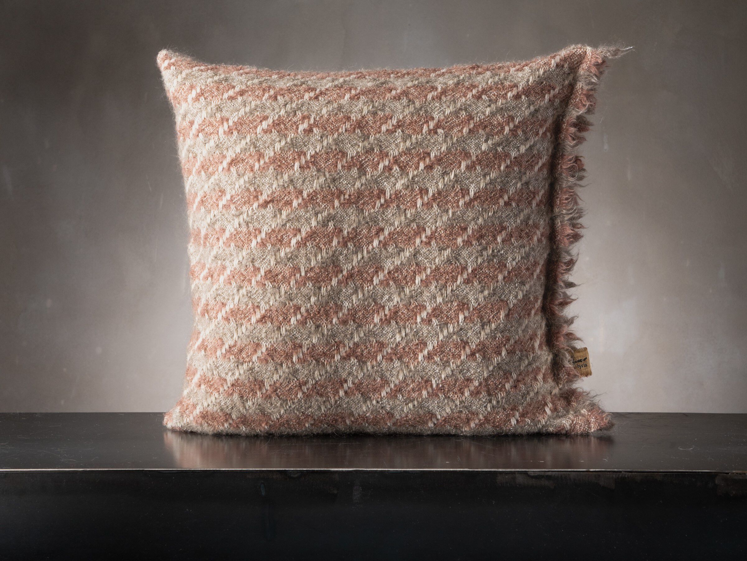 Квадратная подушка из мохера The House of Lyria TEMPERANZA ARCH-00073454 - Вид №7