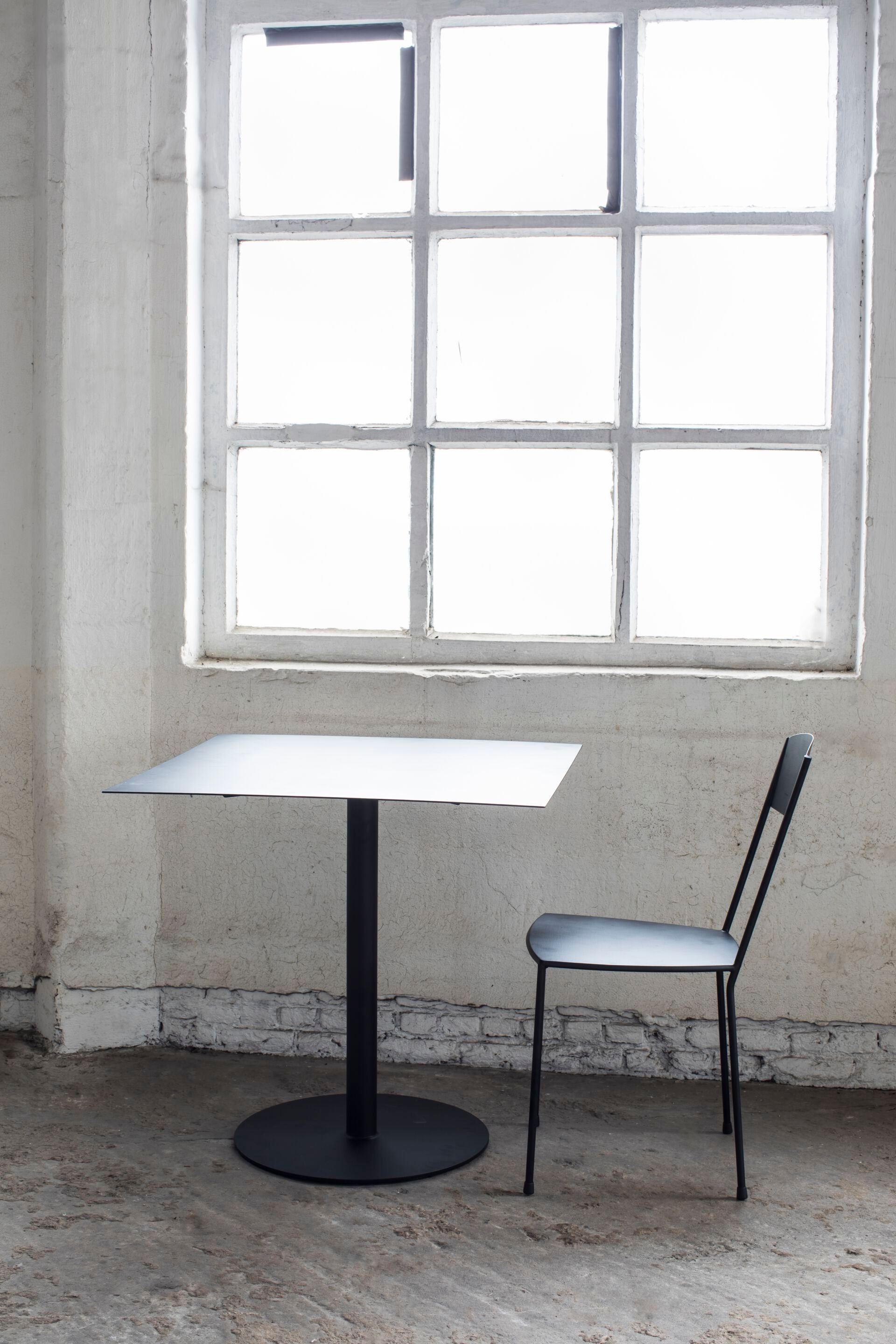 Квадратный стальной журнальный столик с порошковым покрытием Serax Bea Mombaers Furniture ARCH-00130988 - Вид №1