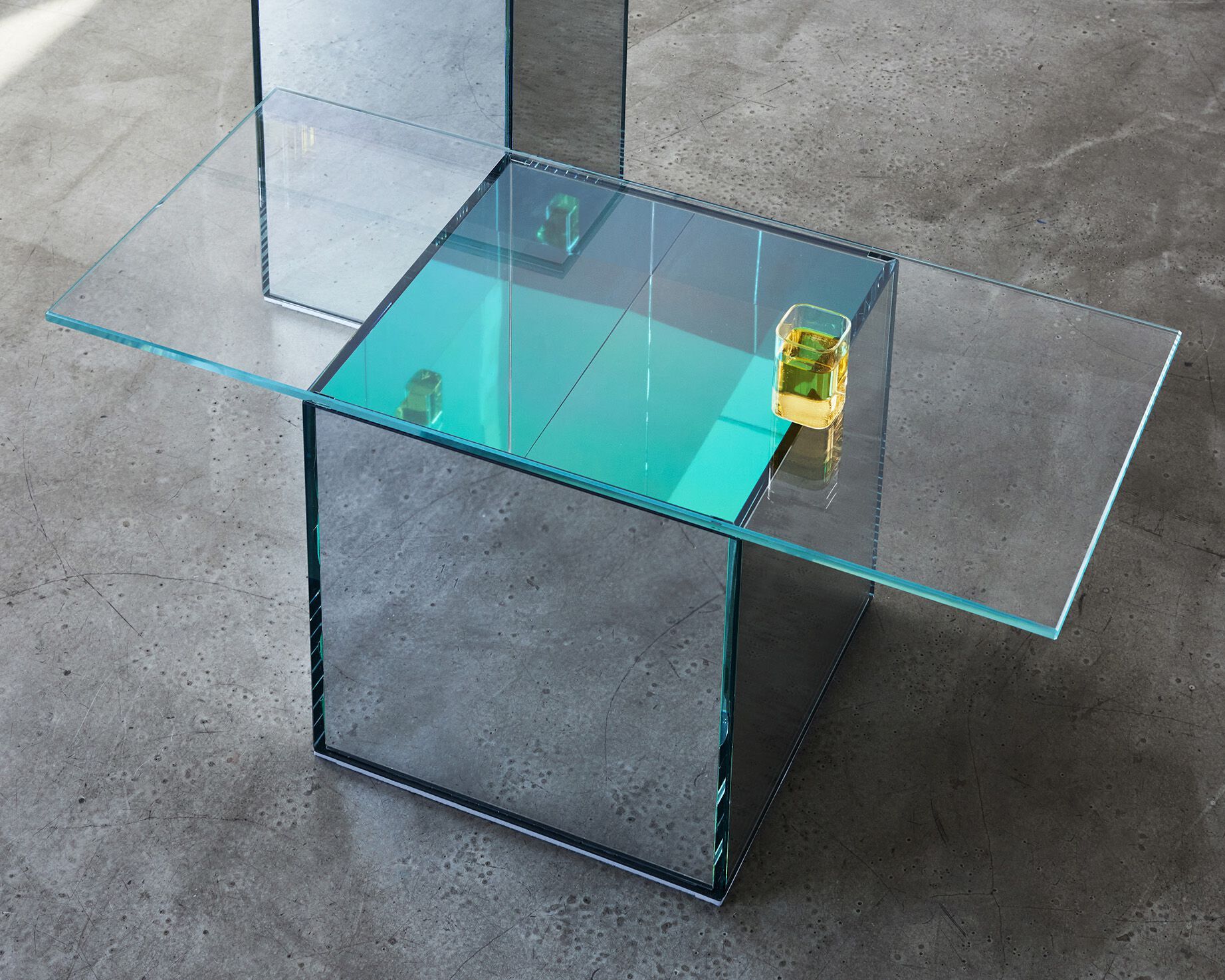 Стеклянный журнальный столик Caroline Chao вид ARCH-00108190 - Вид №1